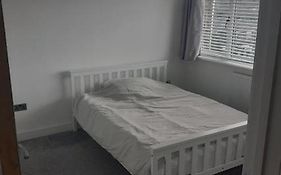 Short And Long Night Stay - Very Close To Gatwick And City Centre - Private Airport Holiday Parking - Early Late Check-Ins